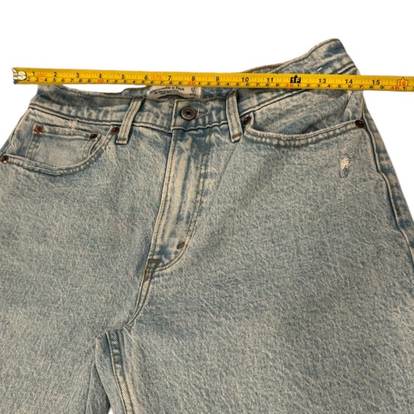 Abercrombie & Fitch The 90s relaxed high rise jean. Size 27/4s - Picture 4 of 5